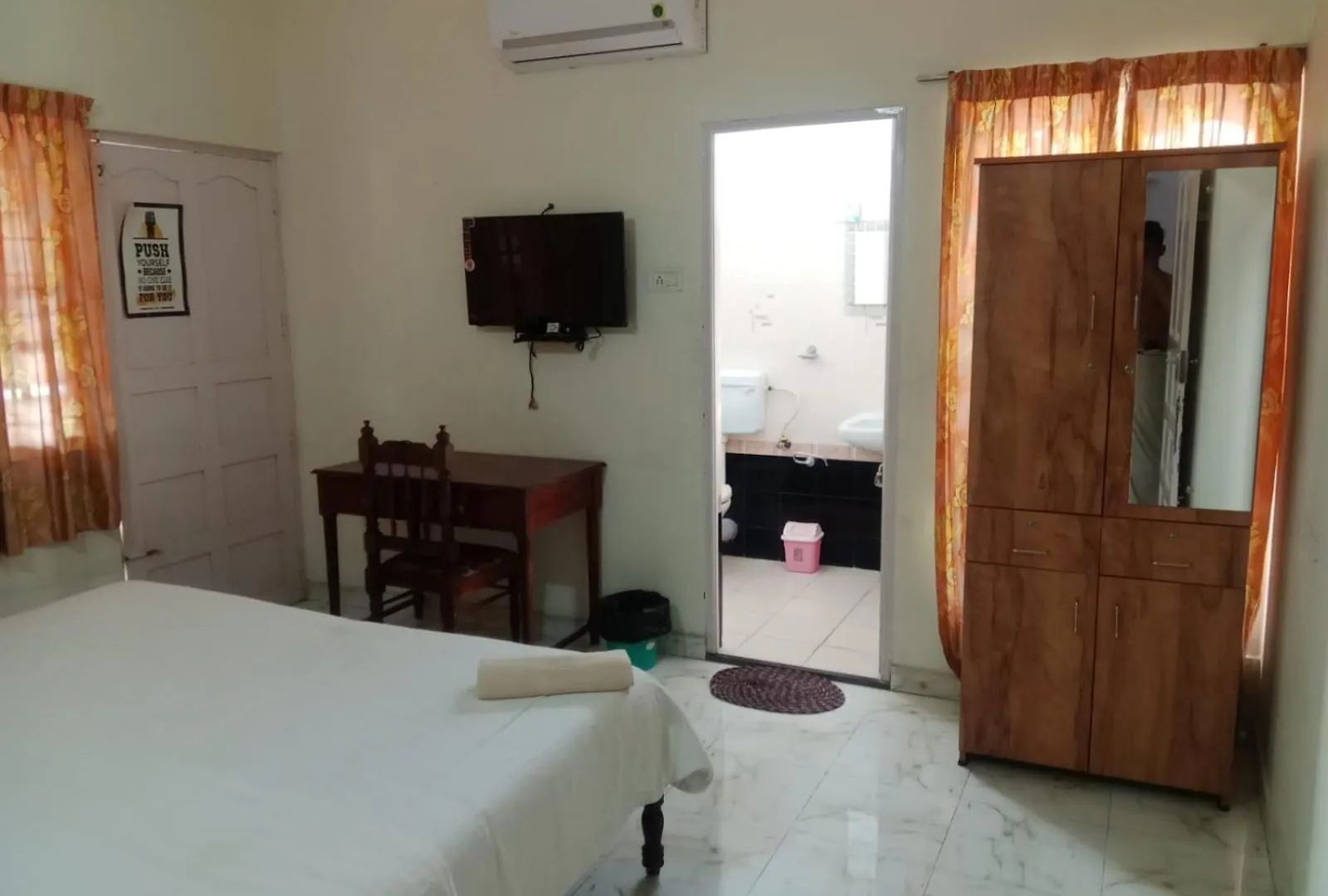 Sree Valsam Inn Bed Breakfast Alappuzha Oda ve Kahvaltı